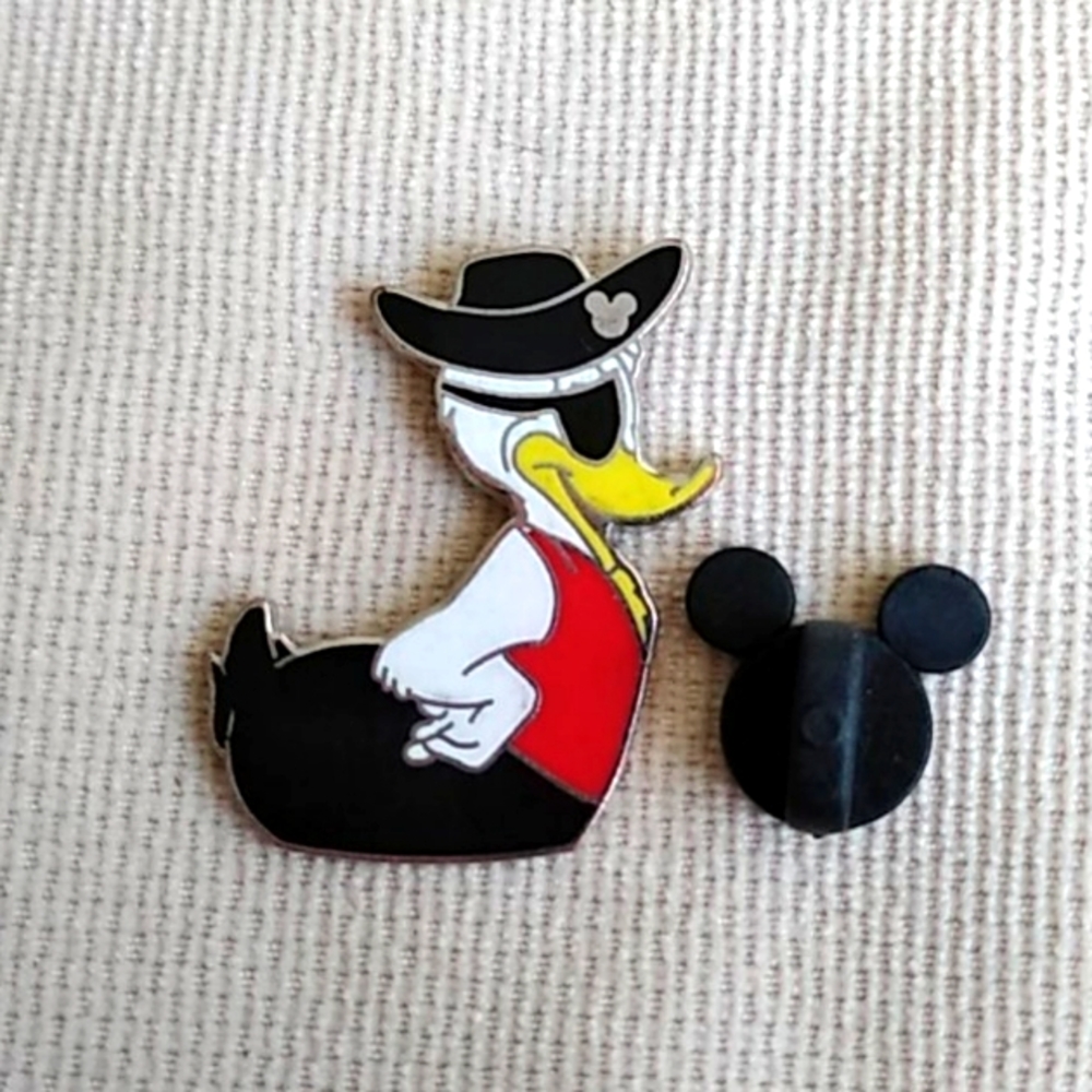 DISNEY HIDDEN MICKEY PIRATE DONALD PIN - Picture 2 of 6